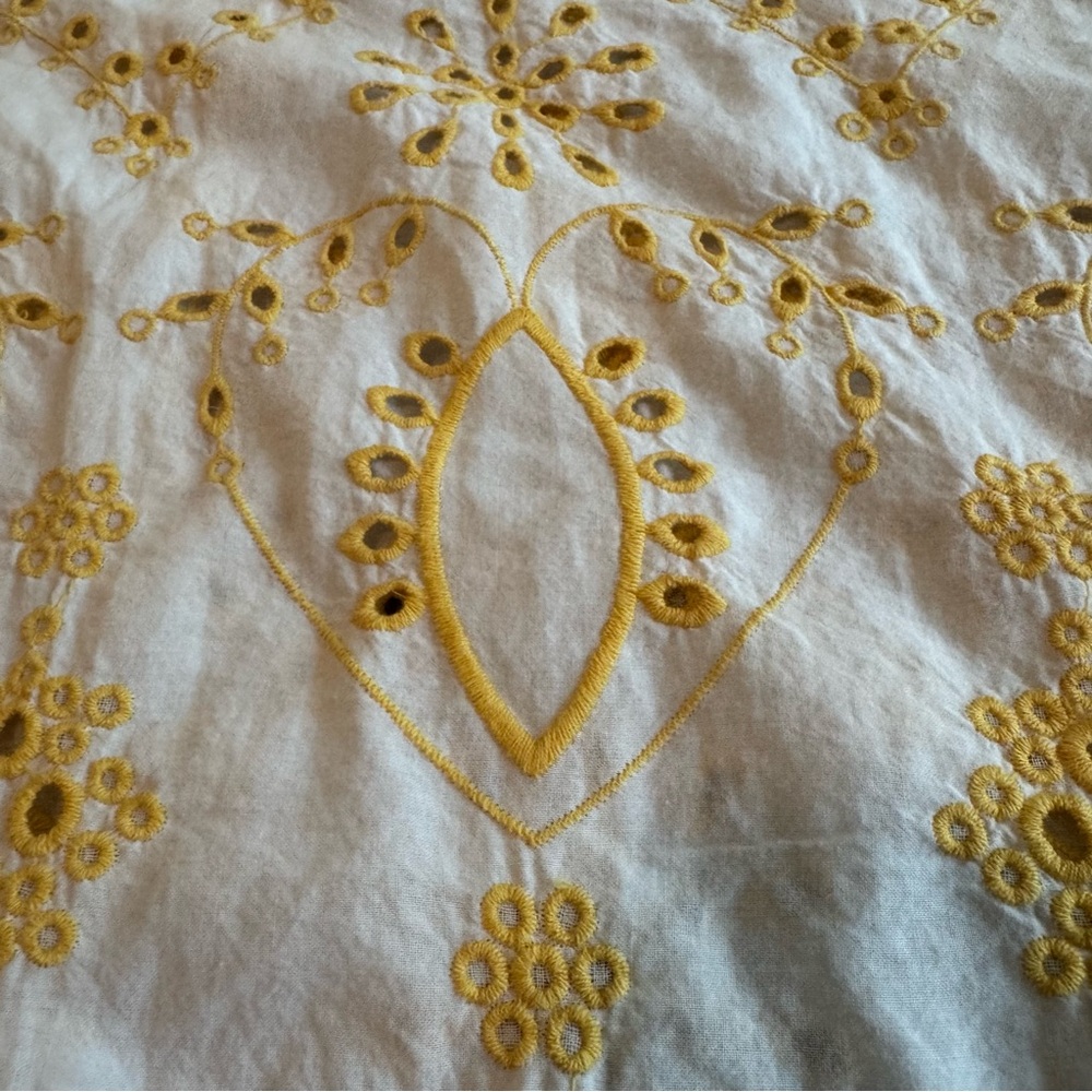 NWT Given Kale Women Top Size M Yellow Floral Eyelet Embroidered Scalloped Hem - Picture 10 of 12